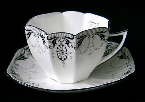 �V�F���[�E�N�C�[���A���E�A�[���f�R