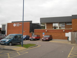 �C�M���X�����t���I�s�E�C�M���X�̒n���̒��̃A���e�B�[�N�s