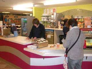 �C�M���X�����t���I�s�E�C�M���X�̒n���̒��̃A���e�B�[�N�s