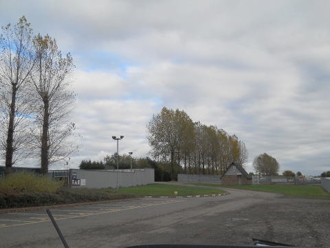 �h�j���g���i�c�n�m�h�m�f�s�n�m�j�̃A���e�B�[�N�}�[�P�b�g