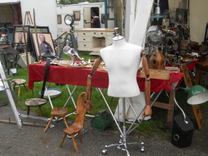 �C�M���X�����t���I�s�E�j���[�A�[�N�̃A���e�B�[�N�t�F�A�w