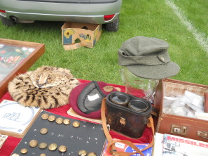 �C�M���X�����t���I�s�E�j���[�A�[�N�̃A���e�B�[�N�t�F�A�w