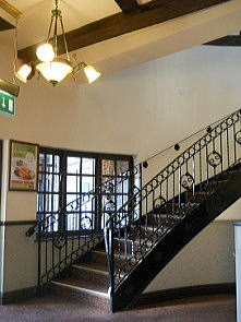 �C�M���X�����t���I�s�E�����J�����ӂ̃A���e�B�[�N�����t��