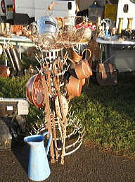 �C�M���X�����t���I�s�E�j���[�A�[�N�̃A���e�B�[�N�t�F�A�ɂ�