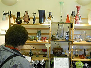 �C�M���X�����t���I�s�E�����h���ߍx�̃A���e�B�[�N�}�[�P�b�g�ɂ�