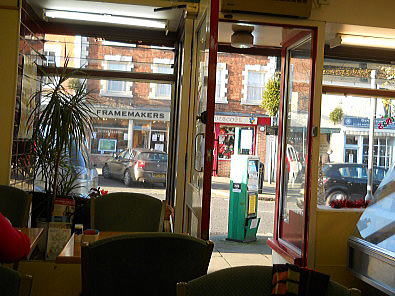 �C�M���X�����t���I�s�E�n���K�[�t�H�[�h�̊X����