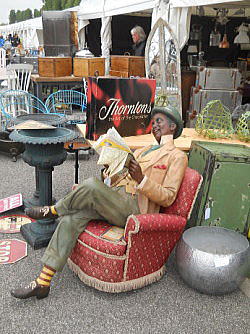 �C�M���X�����t���I�s�E�j���[�A�[�N�̃A���e�B�[�N�t�F�A