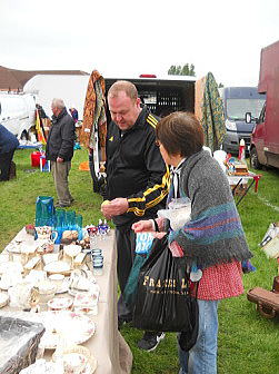 �C�M���X�����t���I�s�E�j���[�A�[�N�̃A���e�B�[�N�t�F�A