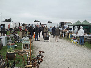 �C�M���X�����t���I�s�E�j���[�A�[�N�̃A���e�B�[�N�t�F�A