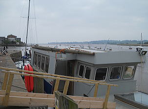 �C�M���X�����t���I�s�E�G�N�Z�^�[�̃A���e�B�[�N�Z���^�[��