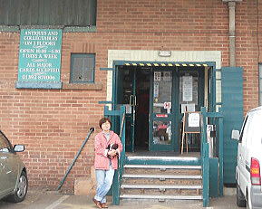 �C�M���X�����t���I�s�E�G�N�Z�^�[�̃A���e�B�[�N�Z���^�[��