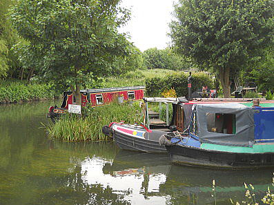 �C�M���X�����t���I�s�E�\�[�u���b�W���[�X�̃A���e�B�[�N�Z���^�[��