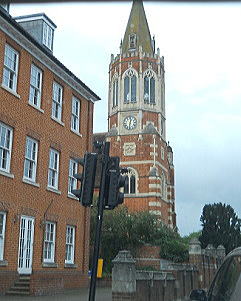 �C�M���X�����t���I�s�E�w�����[�E�I���E�e���Y�̏����ȃA���e�B�[�N�t�F�A��