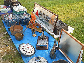 �C�M���X�����t���I�s�E�j���[�A�[�N�̃A���e�B�[�N�t�F�A��