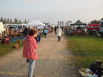 �C�M���X�����t���I�s�E�j���[�A�[�N�̃A���e�B�[�N�t�F�A��