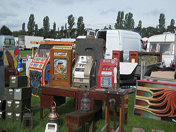 �C�M���X�����t���I�s�E�j���[�A�[�N�̃A���e�B�[�N�t�F�A�̕i�X