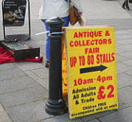 �C�M���X�����t���I�s�E���o�v�[���̃A���e�B�[�N�t�F�A��