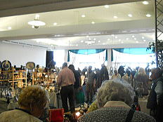 �C�M���X�����t���I�s�E���o�v�[���̃A���e�B�[�N�t�F�A��