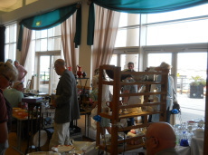 �C�M���X�����t���I�s�E���o�v�[���̃A���e�B�[�N�t�F�A��