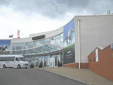 �C�M���X�����t���I�s�E�T���_�E���p�[�N�̃A���e�B�[�N�t�F�A��