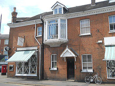 �C�M���X�����t���I�s�E�T���_�E���p�[�N�̃A���e�B�[�N�t�F�A��