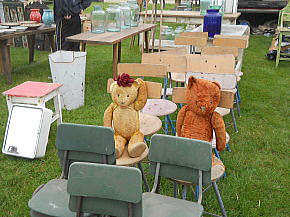 �C�M���X�����t���I�s�E�j���[�A�[�N�̃A���e�B�[�N�t�F�A��