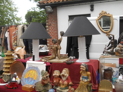 �C�M���X�����t���I�s�E�P���v�g���p�[�N�̃A���e�B�[�N�}�[�P�b�g�w